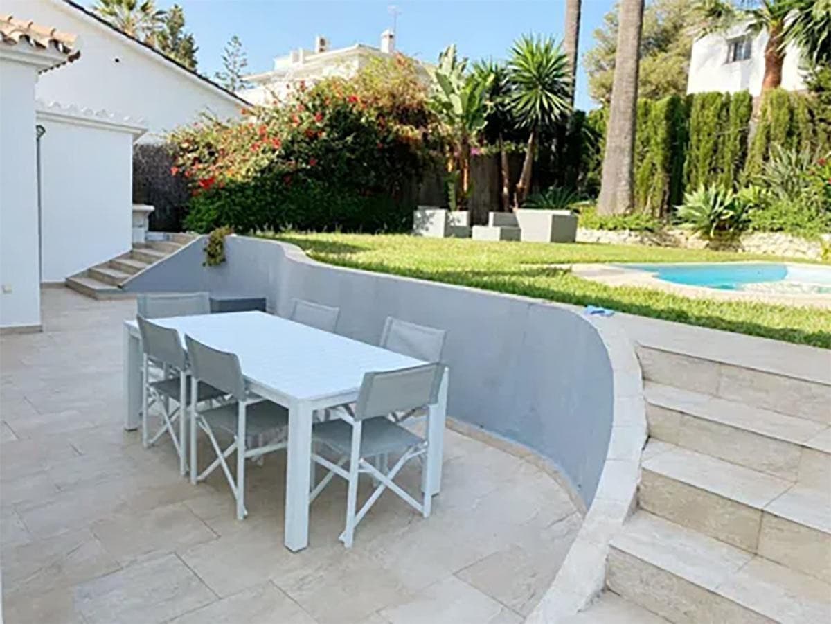 Detached Villa in Nueva Andalucía — photo 2 of 10