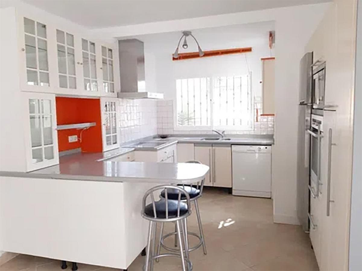 Detached Villa in Nueva Andalucía — photo 4 of 10