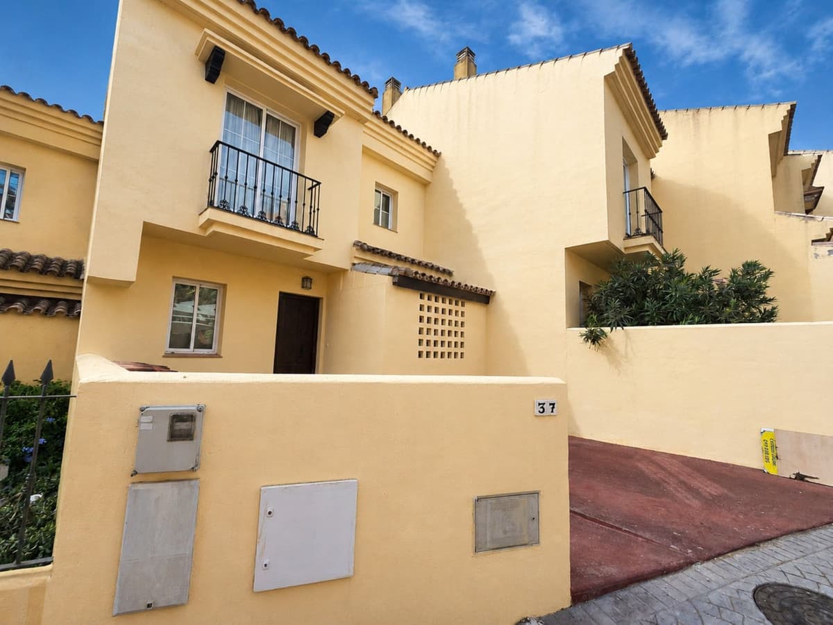 Townhouse in La Alcaidesa — photo 2 of 10