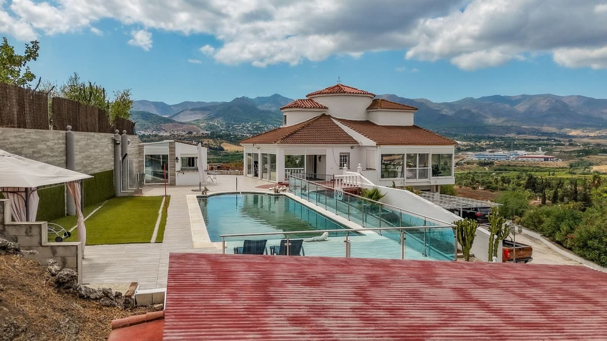 Detached Villa in Alhaurín de la Torre — photo 1 of 10