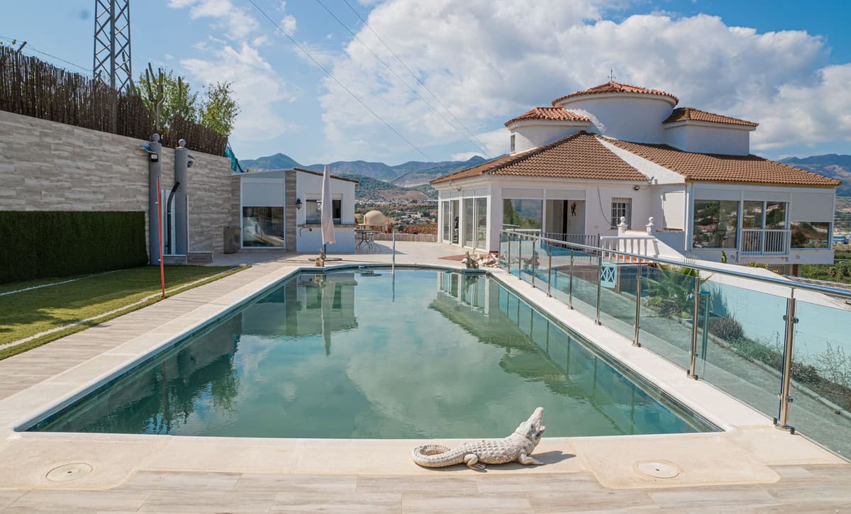 Detached Villa in Alhaurín de la Torre — photo 2 of 10