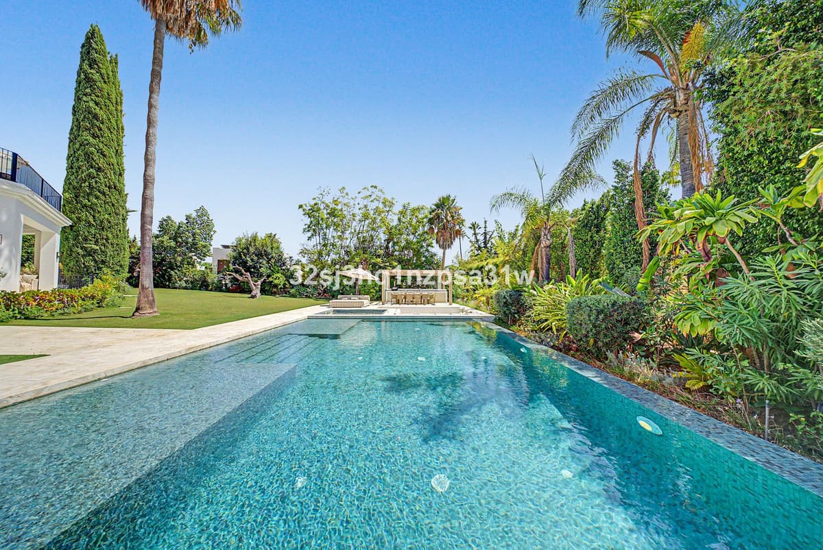 Detached Villa in Nueva Andalucía — photo 3 of 10