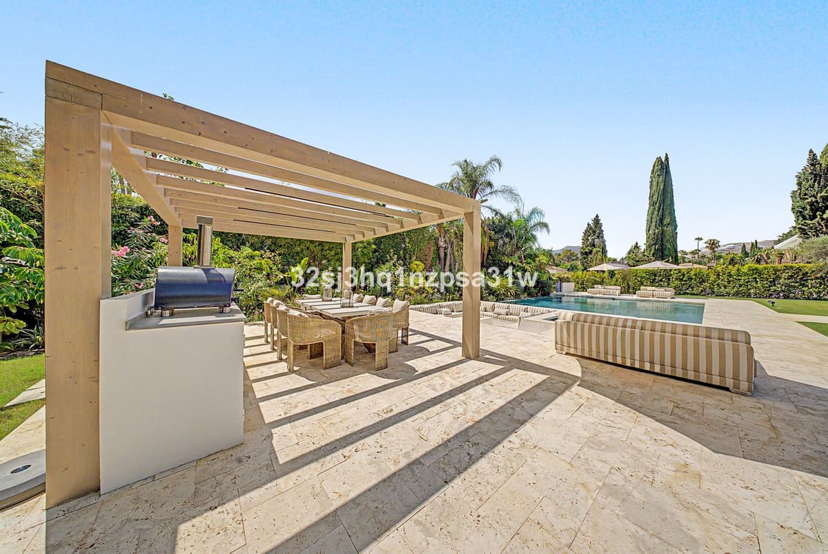 Detached Villa in Nueva Andalucía — photo 4 of 10