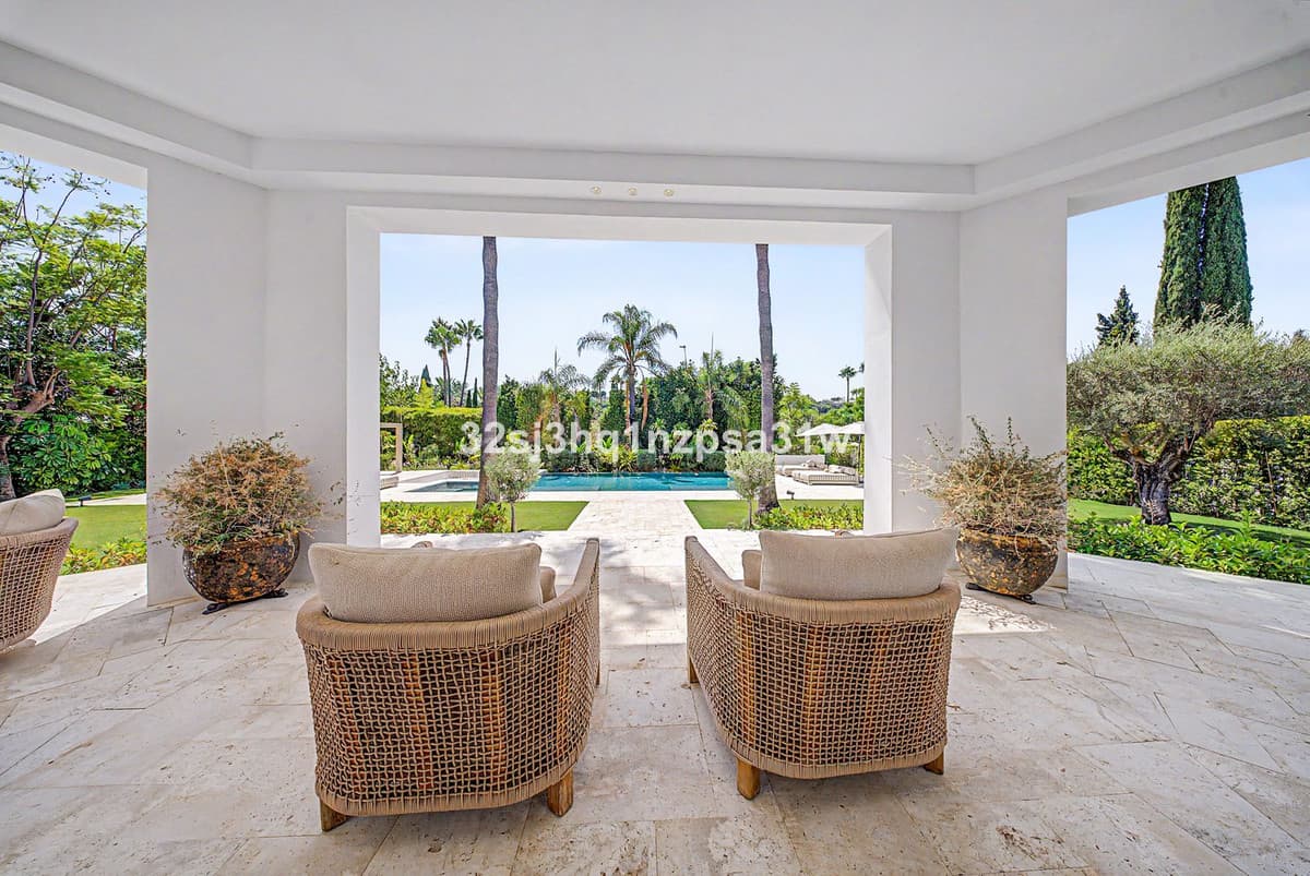 Detached Villa in Nueva Andalucía — photo 8 of 10