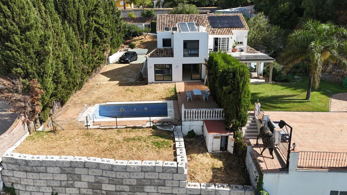 Semi-Detached House in Ojén — photo 1 of 10