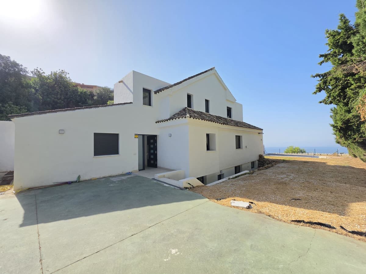 Semi-Detached House in Ojén — photo 2 of 10