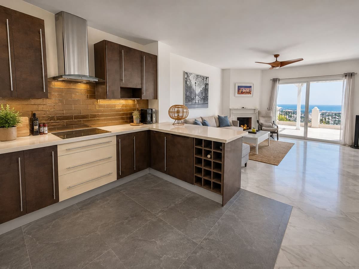 Middle Floor Apartment in Benahavís — photo 2 of 10
