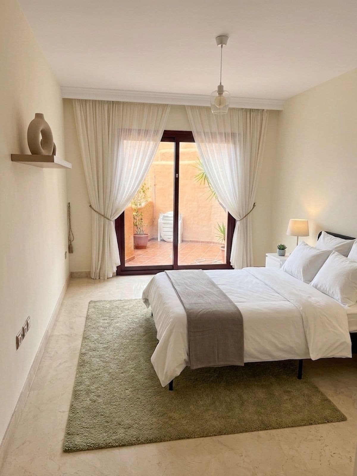 Middle Floor Apartment in Benahavís — photo 8 of 10