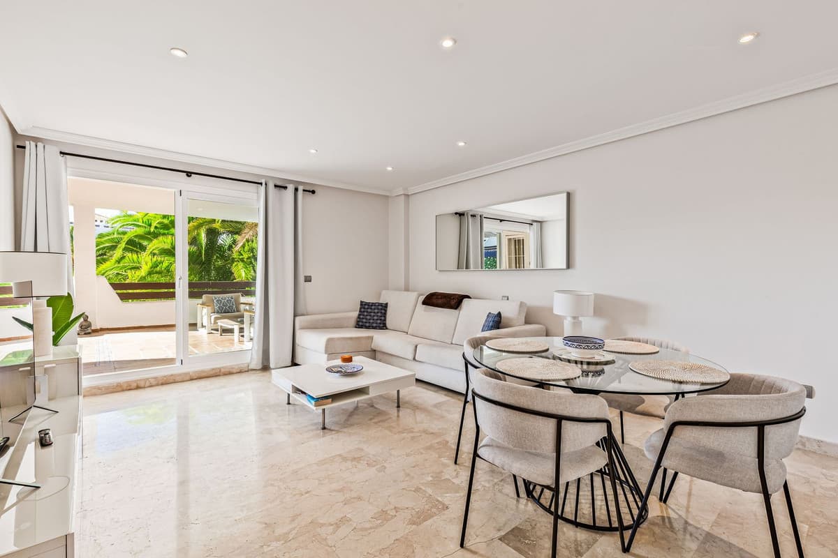 Middle Floor Apartment in Estepona — photo 1 of 10