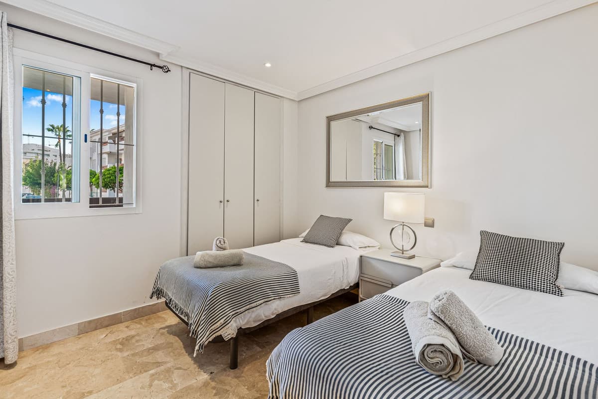 Middle Floor Apartment in Estepona — photo 6 of 10