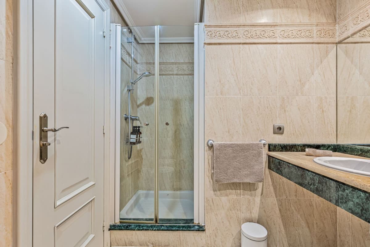 Middle Floor Apartment in Estepona — photo 9 of 10