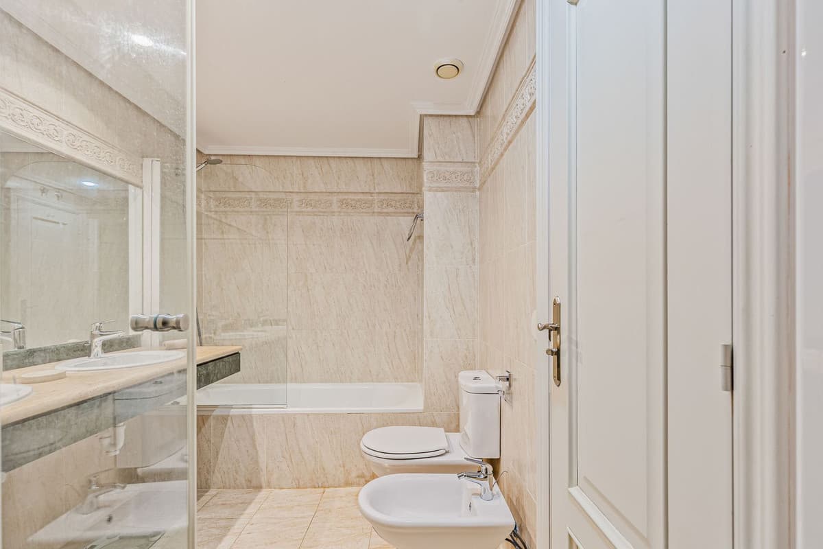 Middle Floor Apartment in Estepona — photo 10 of 10