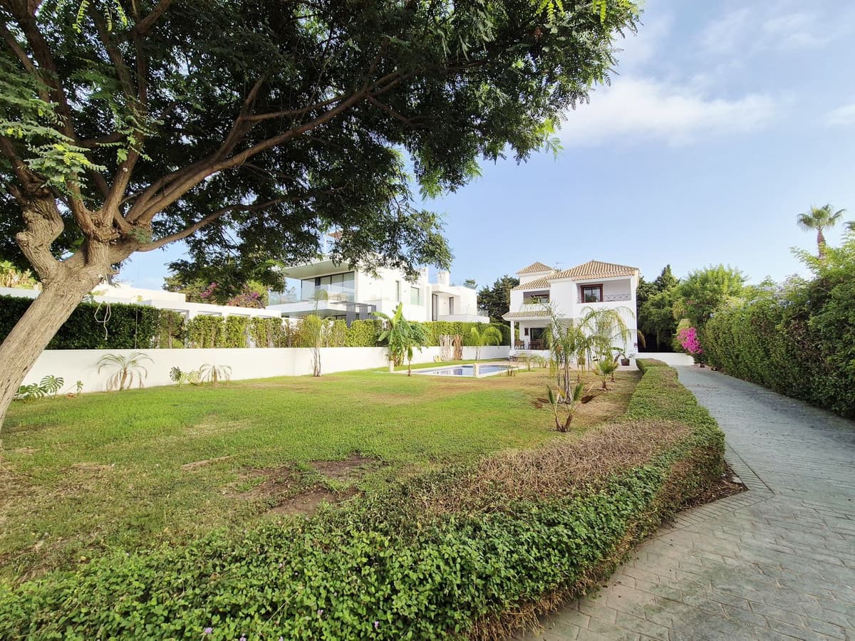 Detached Villa in Guadalmina Baja — photo 2 of 10