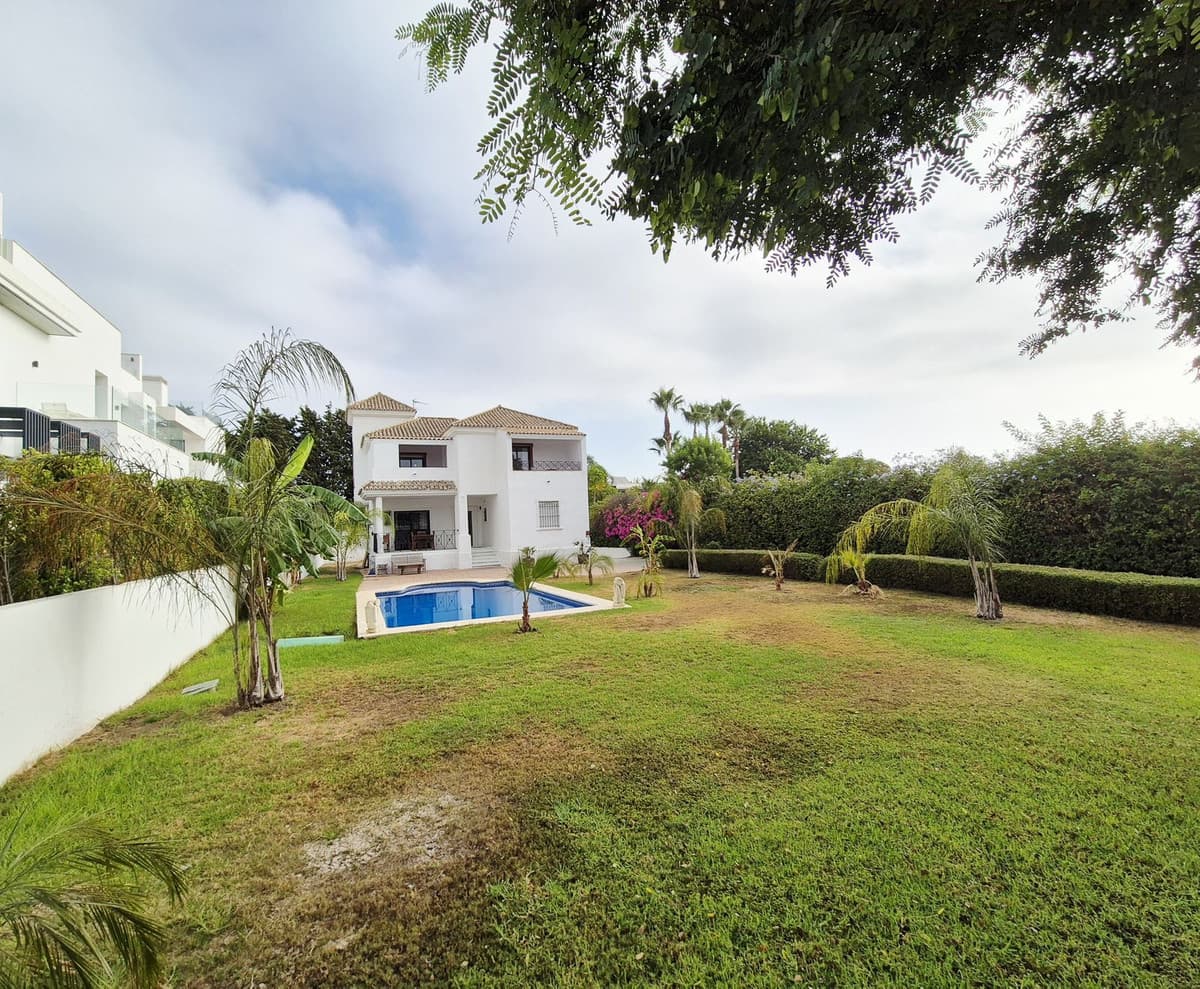 Detached Villa in Guadalmina Baja — photo 3 of 10