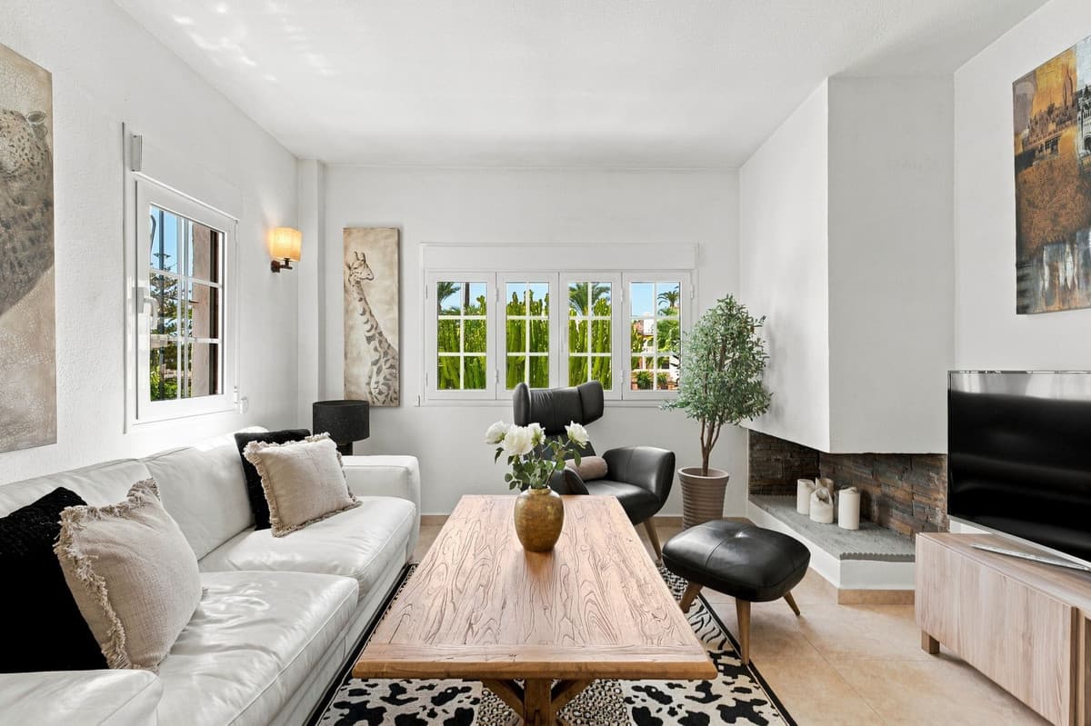 Middle Floor Apartment in Nueva Andalucía — photo 5 of 10