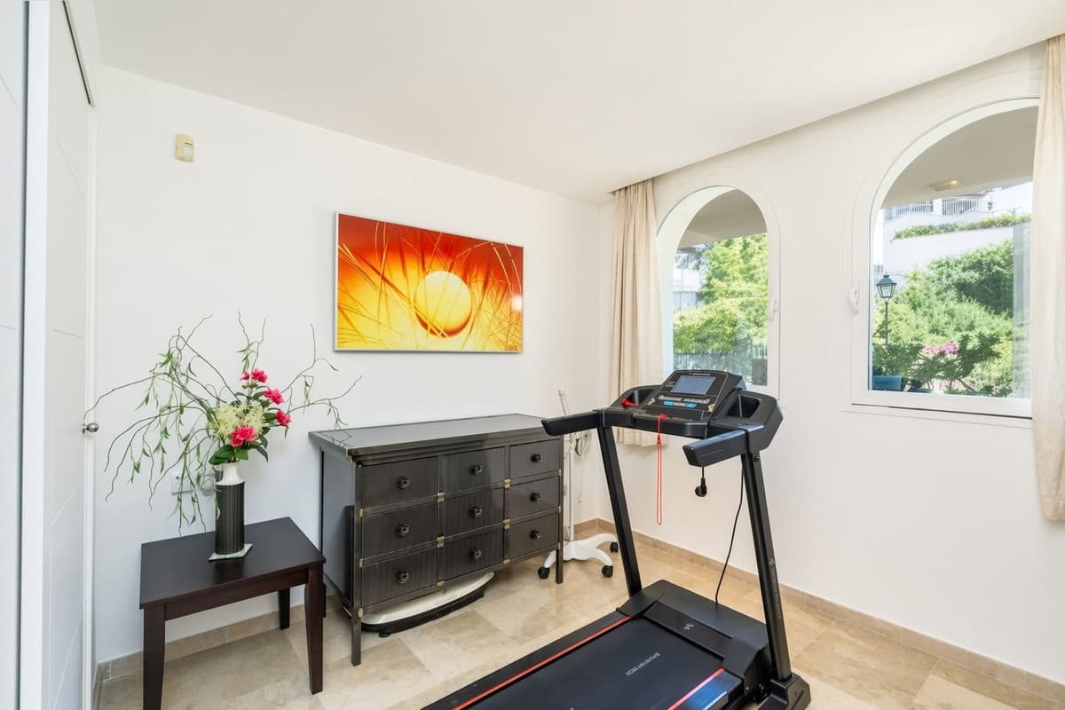 Middle Floor Apartment in Benahavís — photo 7 of 10
