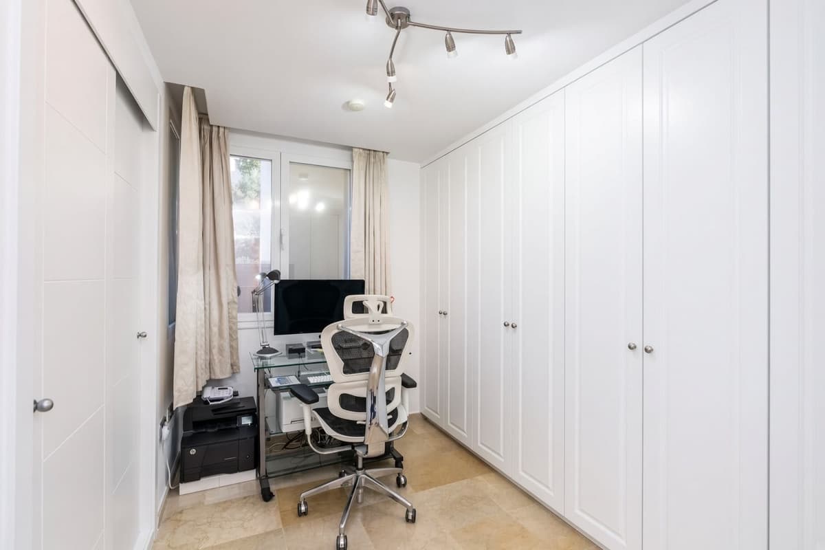 Middle Floor Apartment in Benahavís — photo 9 of 10