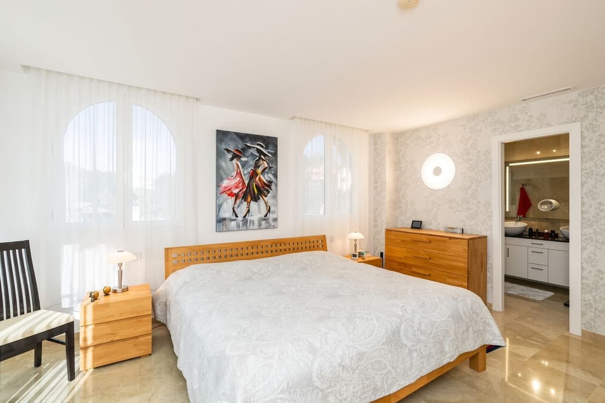 Middle Floor Apartment in Benahavís — photo 10 of 10