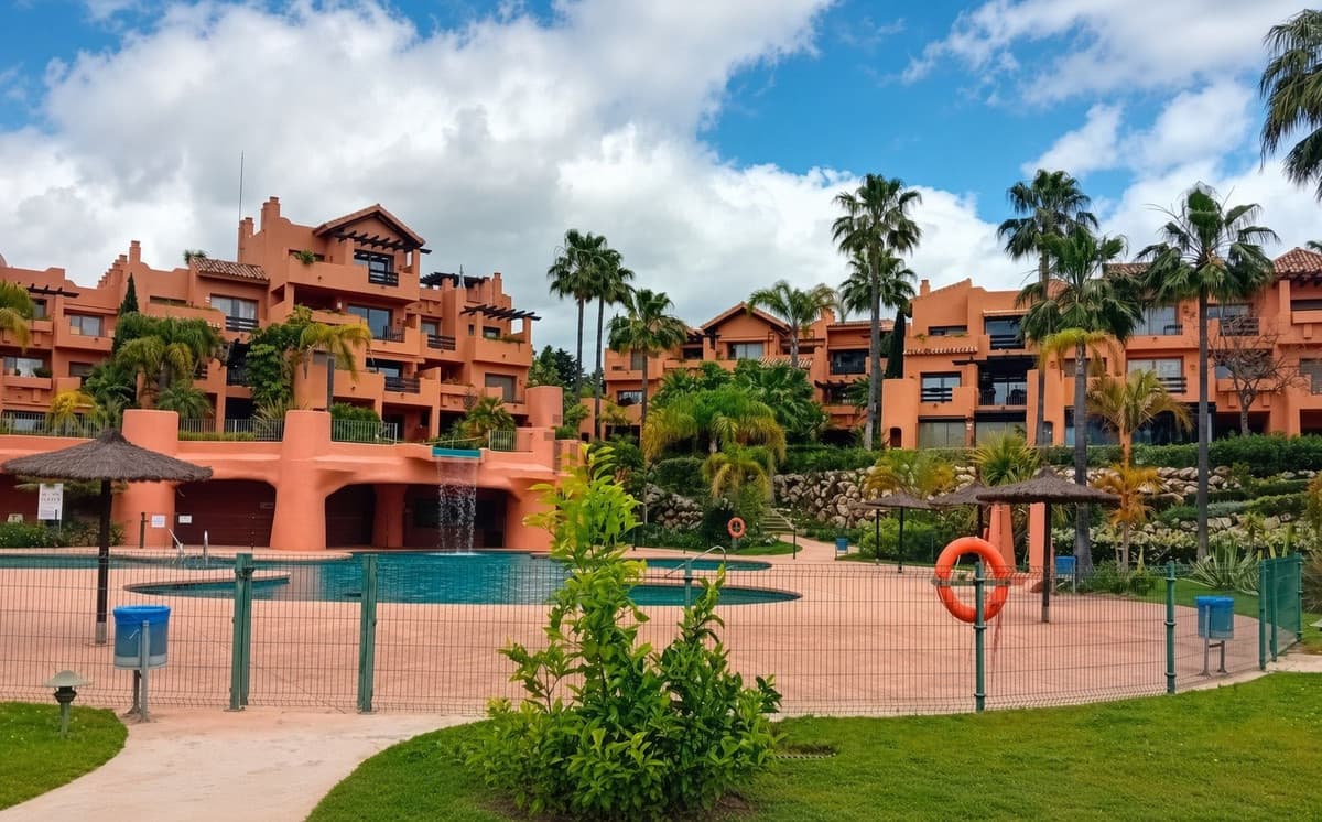 Middle Floor Apartment in Estepona — photo 1 of 10