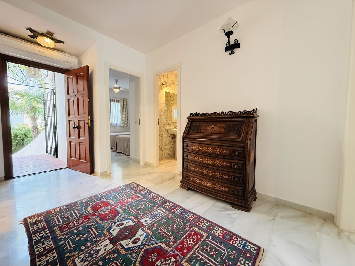 Top Floor Apartment in Sierra Blanca — photo 6 of 10
