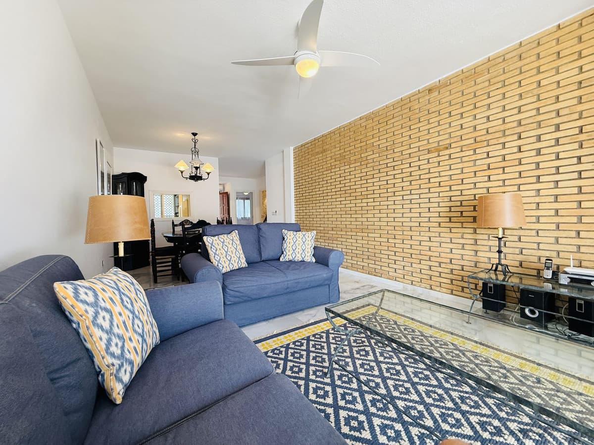 Top Floor Apartment in Sierra Blanca — photo 9 of 10