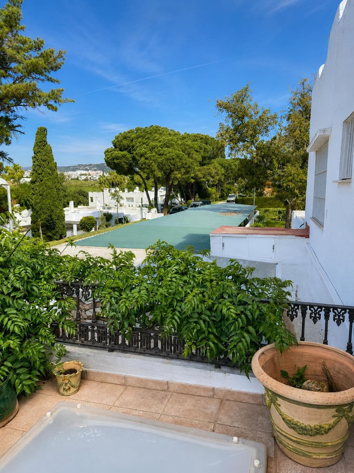 Townhouse in Nueva Andalucía — photo 5 of 10