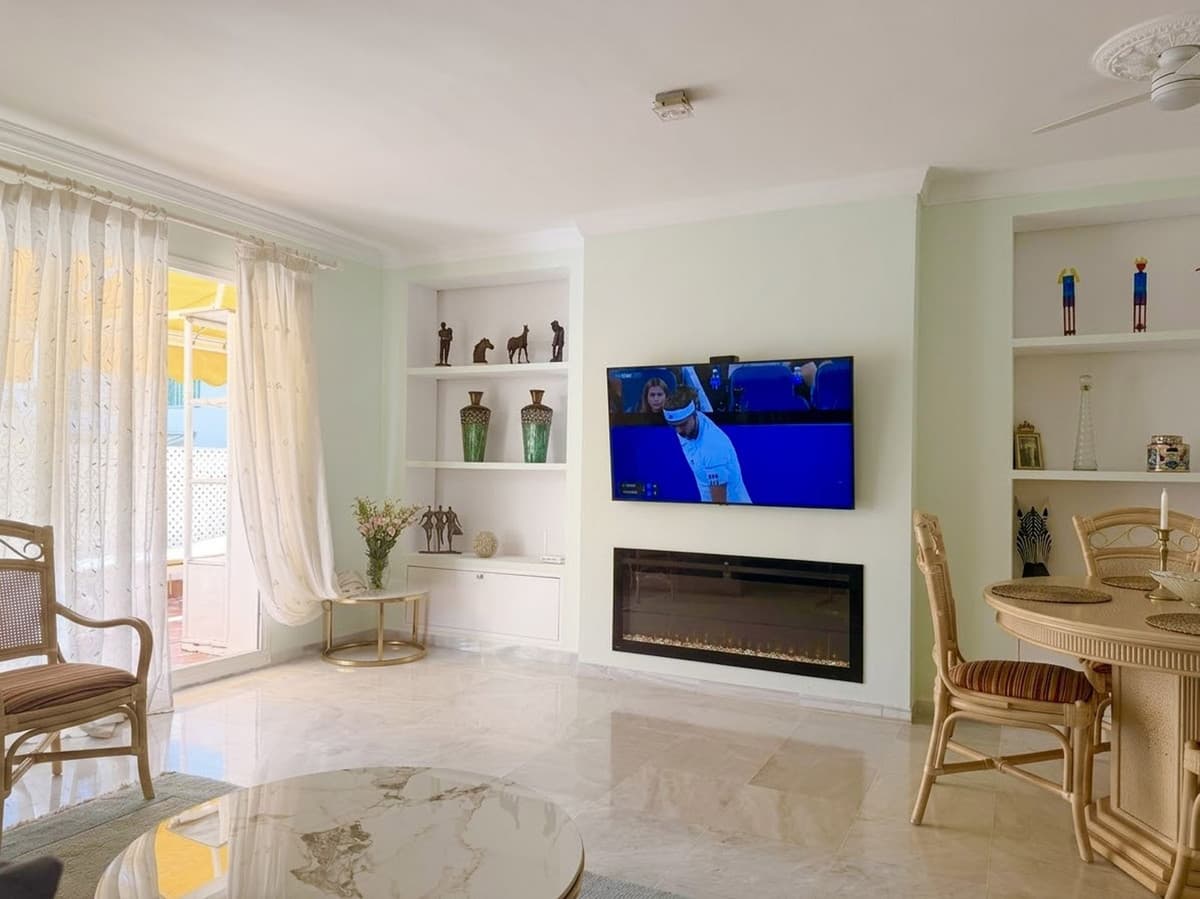 Middle Floor Apartment in Estepona — photo 5 of 10