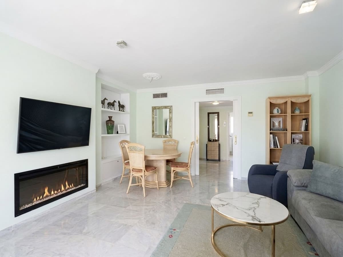 Middle Floor Apartment in Estepona — photo 7 of 10