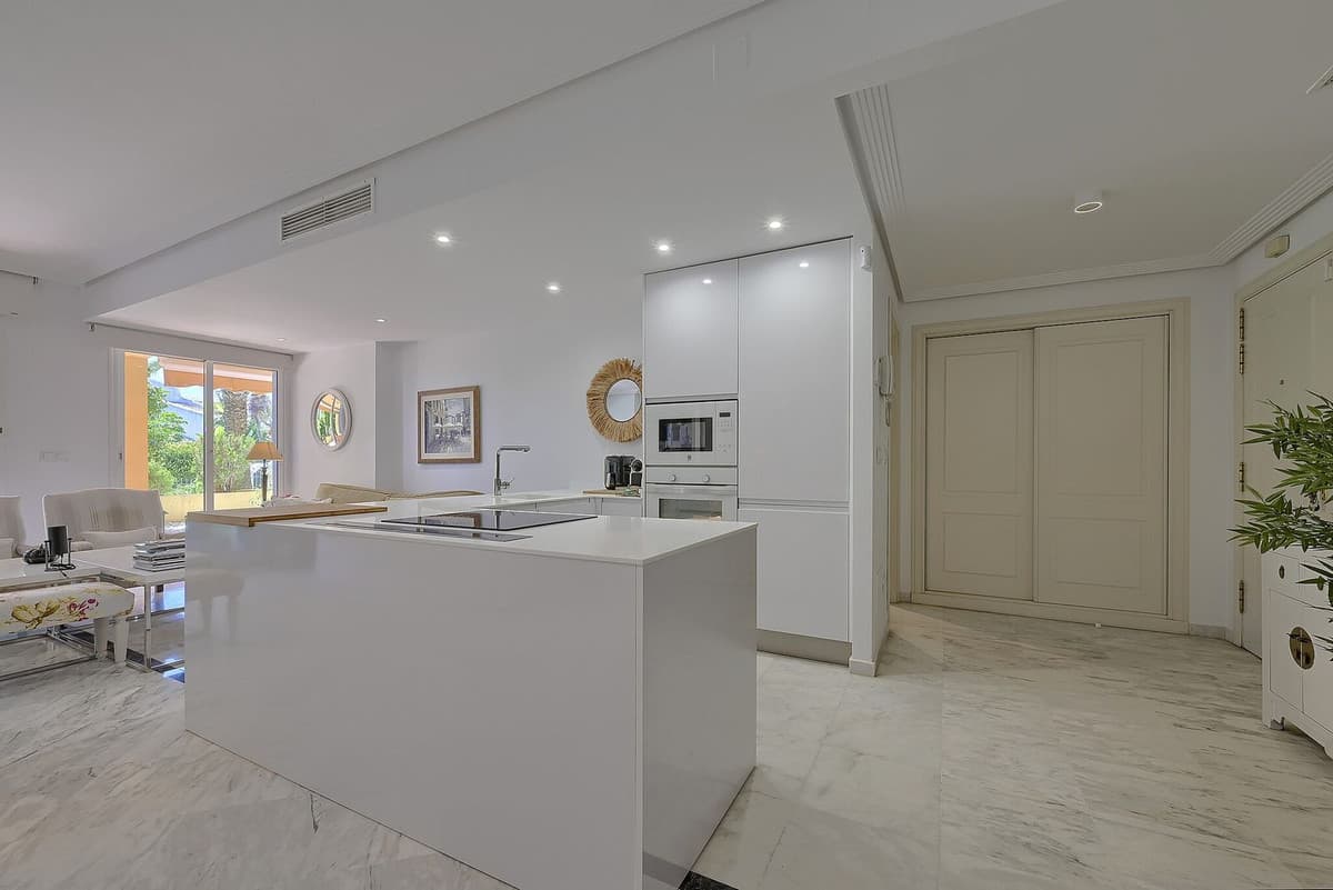 Ground Floor Apartment in Bahía de Marbella — photo 9 of 10