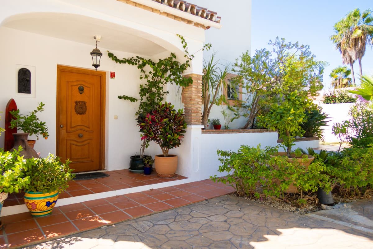 Detached Villa in El Padron — photo 2 of 10