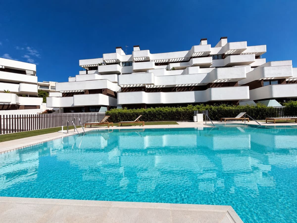 Middle Floor Apartment in Estepona — photo 1 of 10