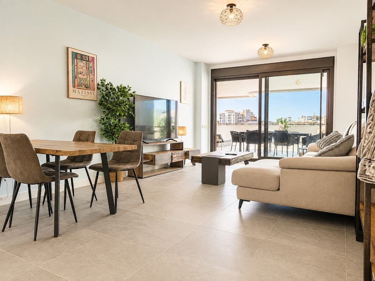Middle Floor Apartment in Estepona — photo 4 of 10
