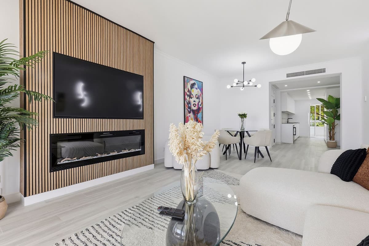 Middle Floor Apartment in La Quinta — photo 3 of 10