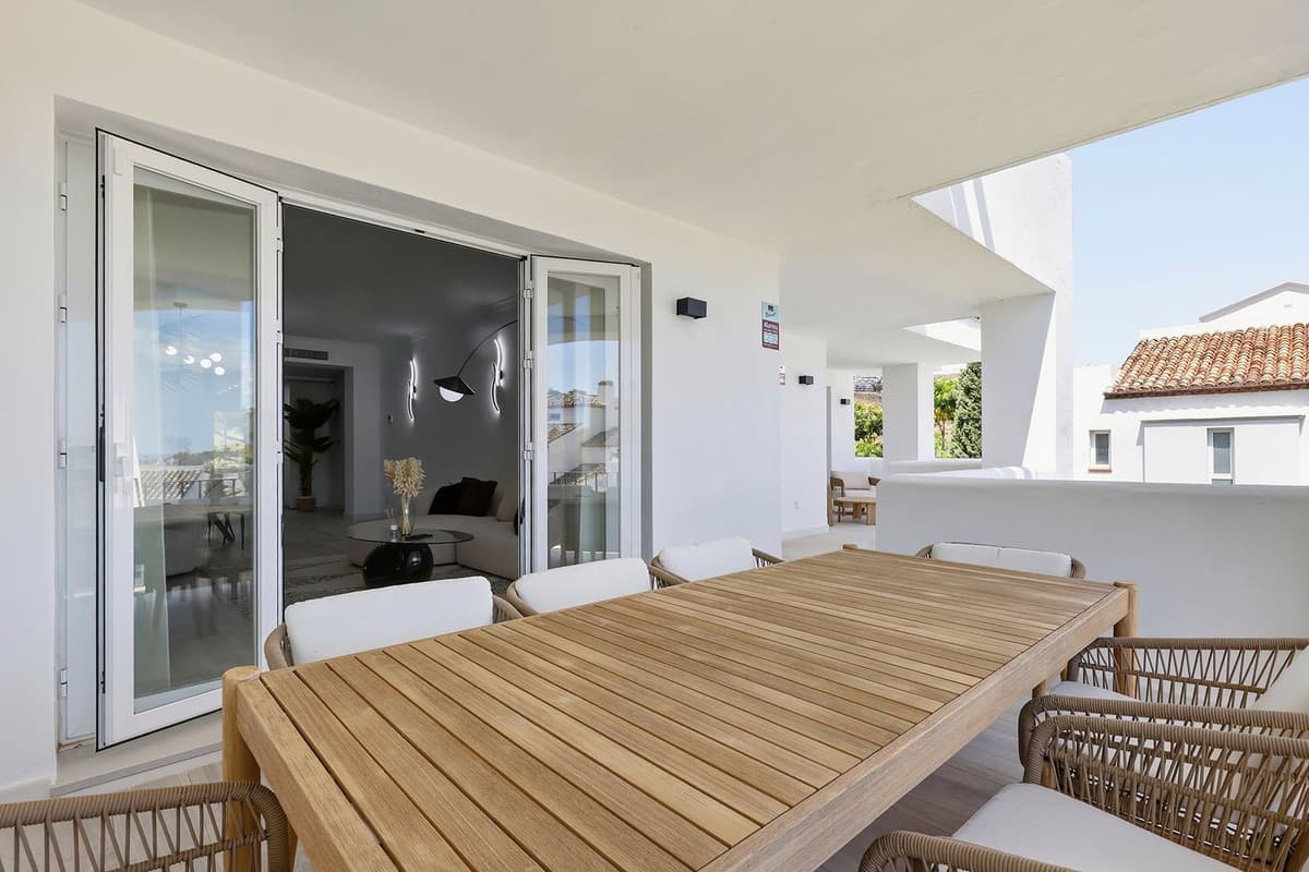 Middle Floor Apartment in La Quinta — photo 4 of 10