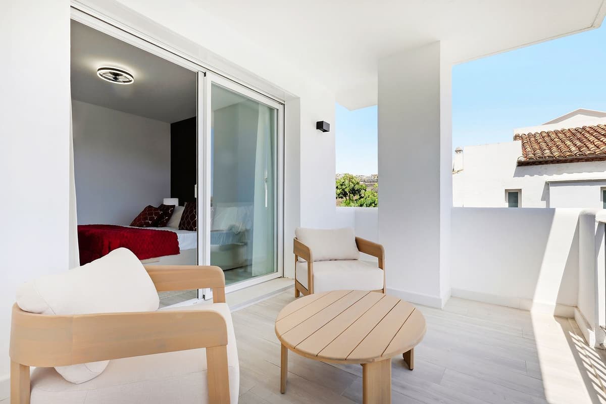 Middle Floor Apartment in La Quinta — photo 7 of 10