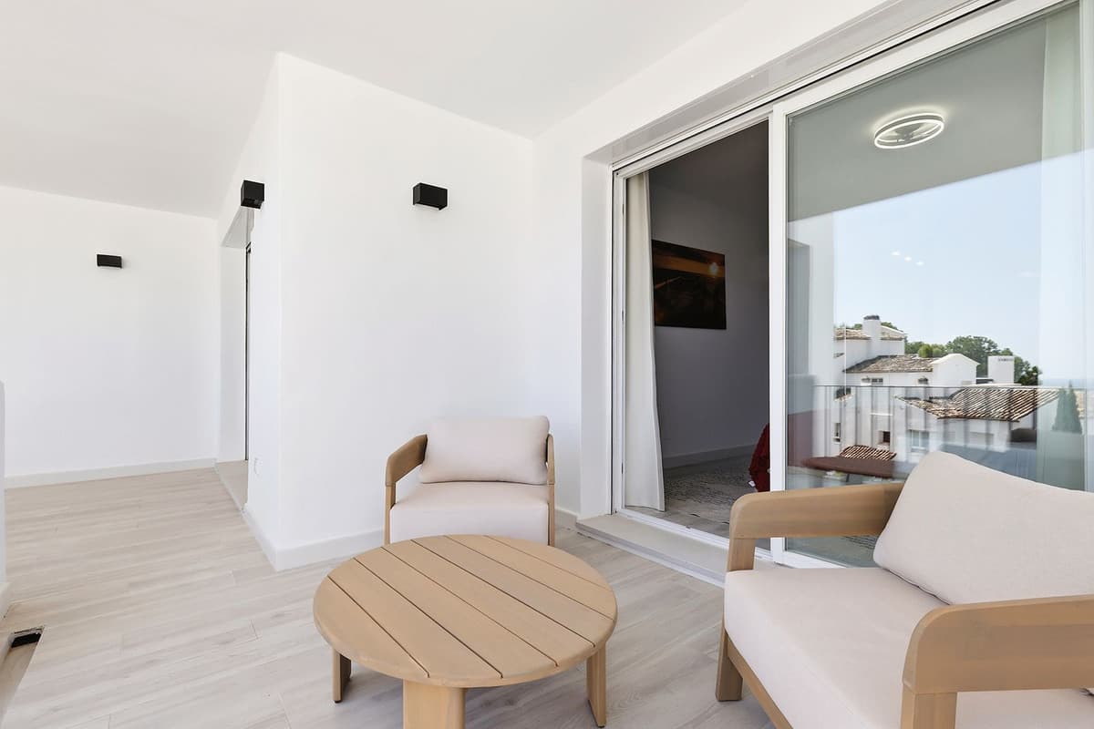 Middle Floor Apartment in La Quinta — photo 8 of 10