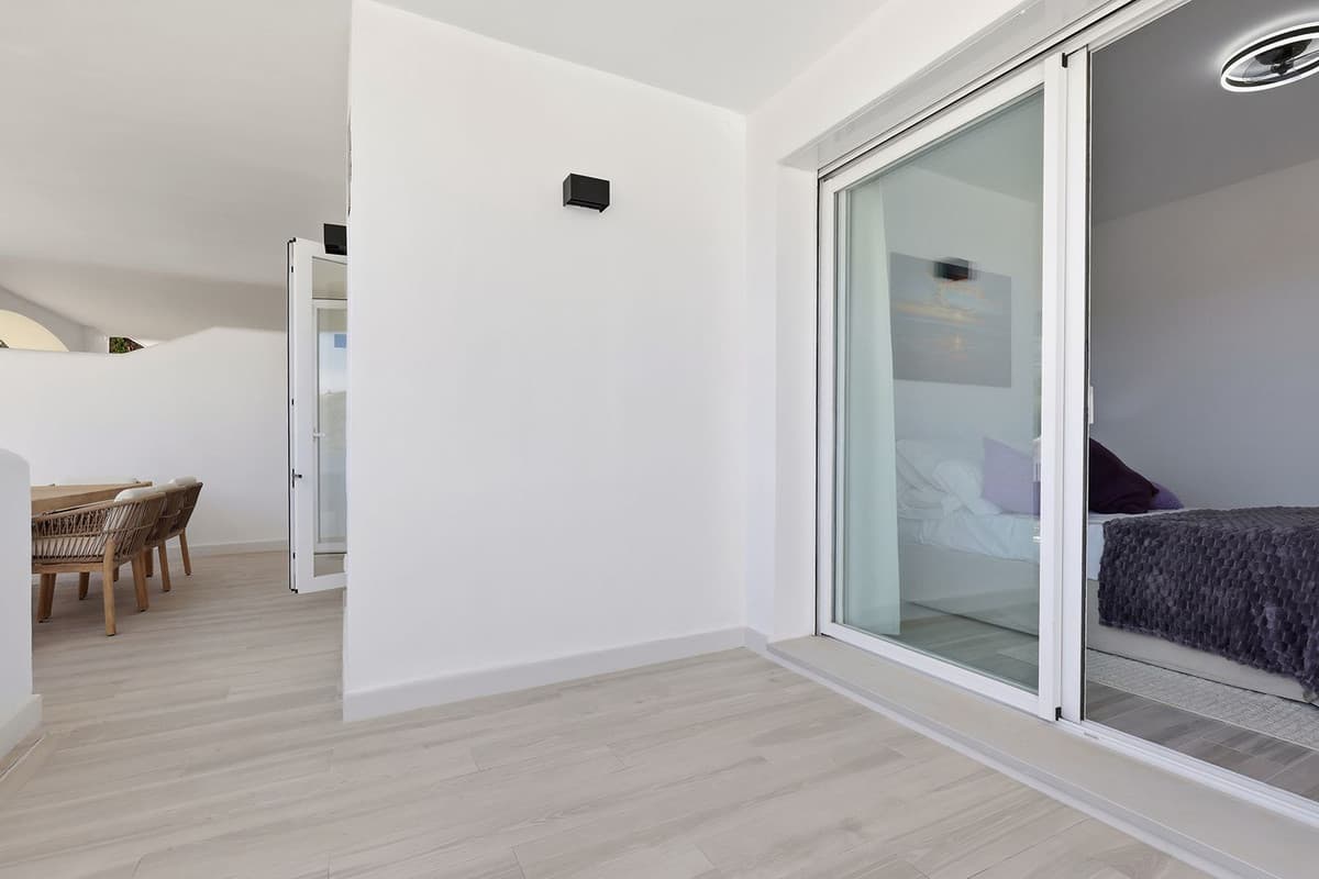 Middle Floor Apartment in La Quinta — photo 9 of 10