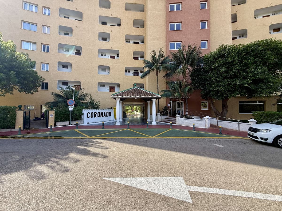 Middle Floor Apartment in Marbesa — photo 3 of 10