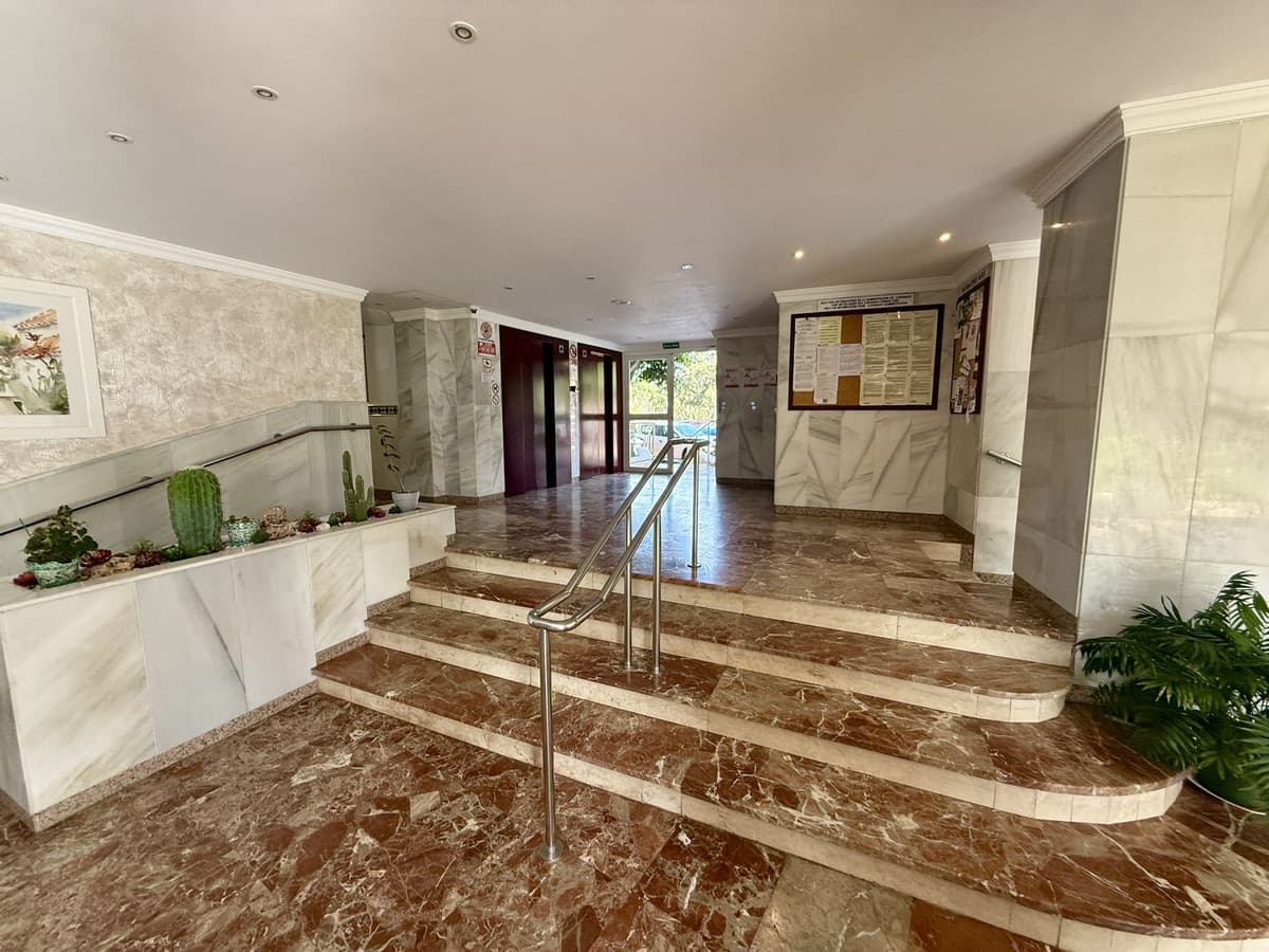 Middle Floor Apartment in Marbesa — photo 4 of 10