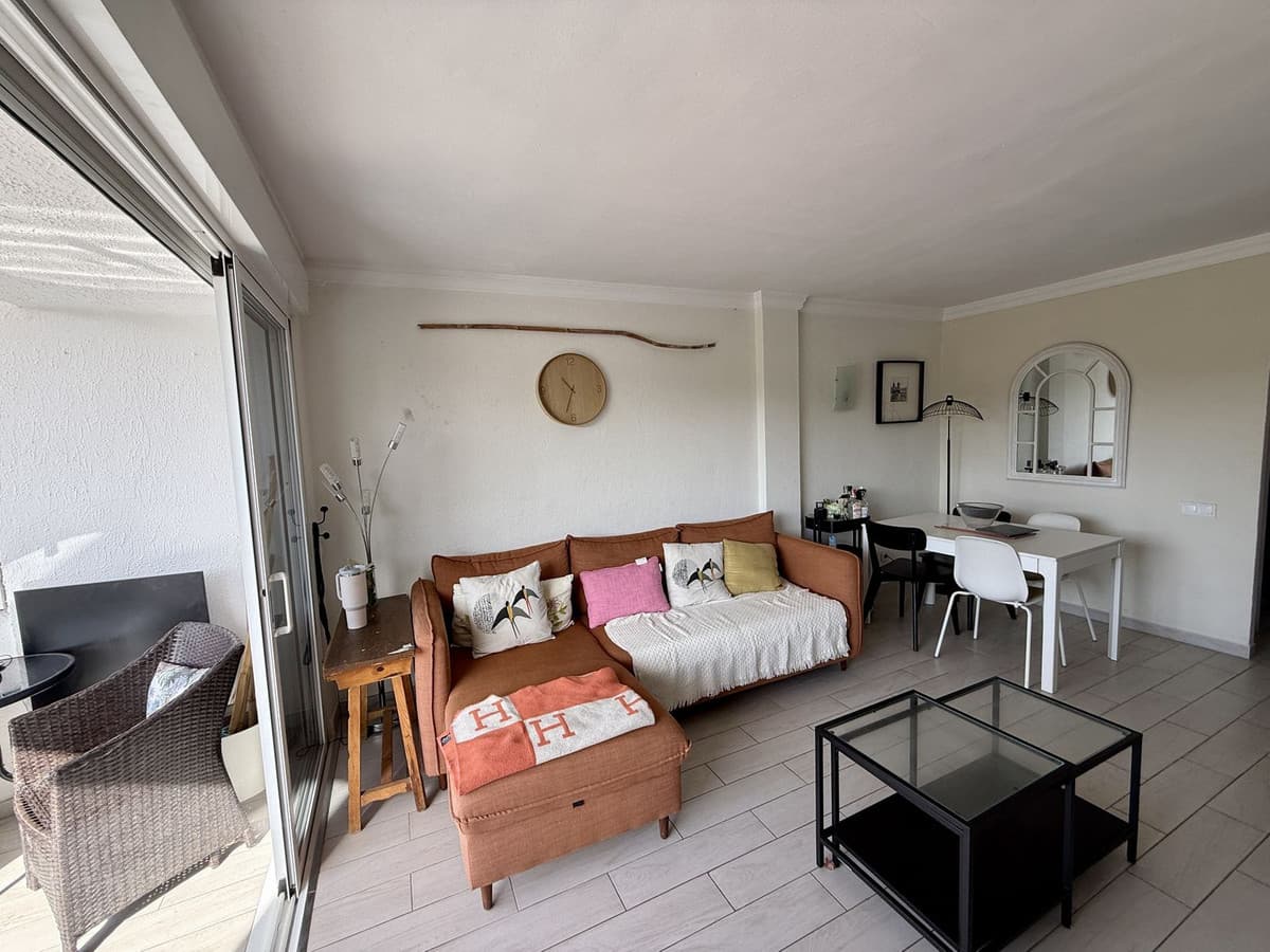 Middle Floor Apartment in Marbesa — photo 5 of 10