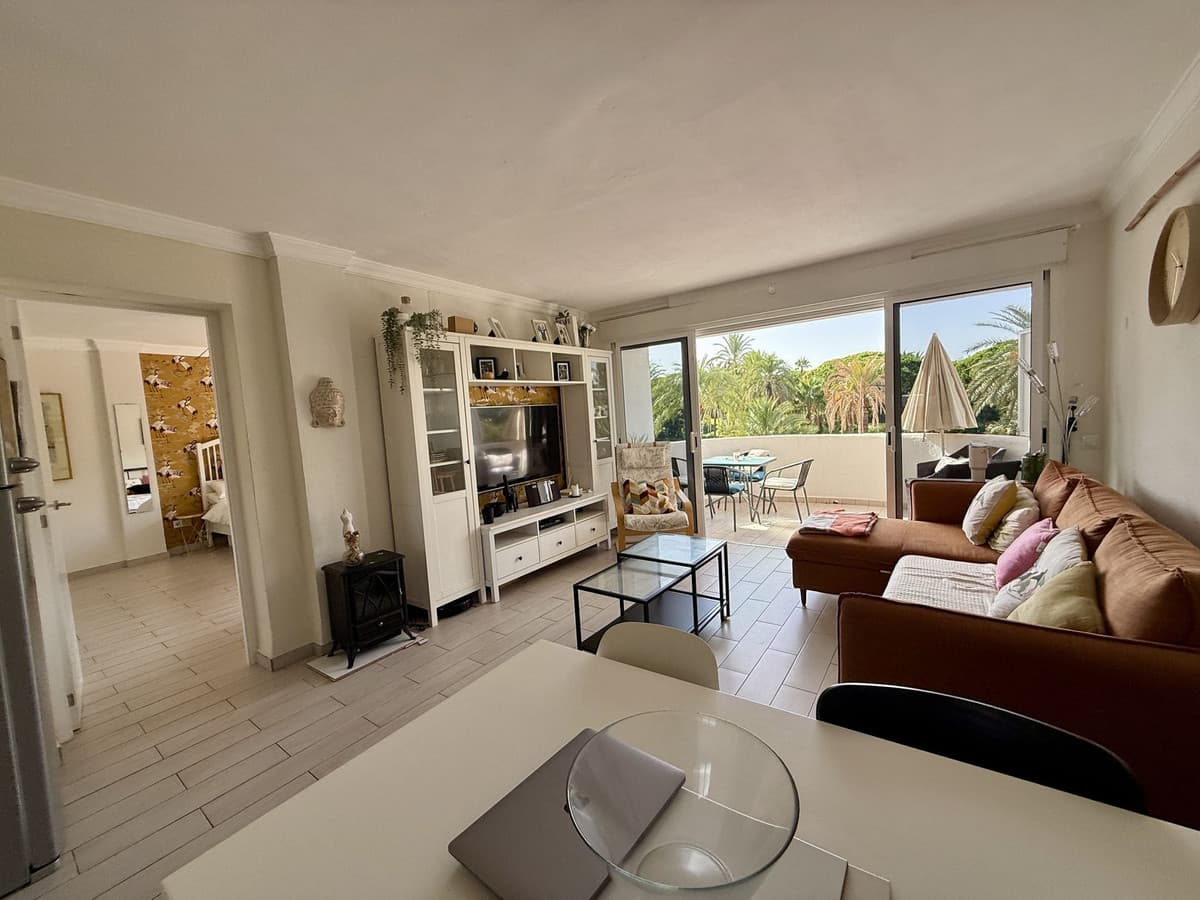 Middle Floor Apartment in Marbesa — photo 6 of 10