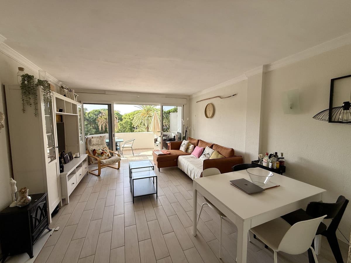 Middle Floor Apartment in Marbesa — photo 7 of 10