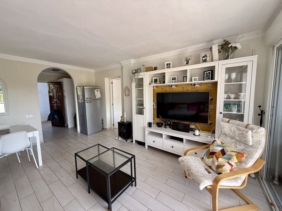 Middle Floor Apartment in Marbesa — photo 8 of 10