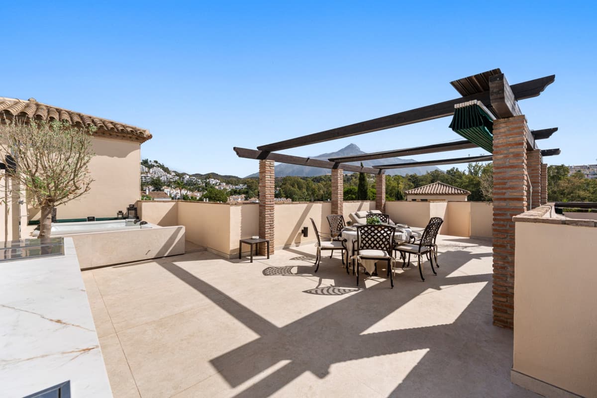 Penthouse Duplex in Nueva Andalucía — photo 2 of 10
