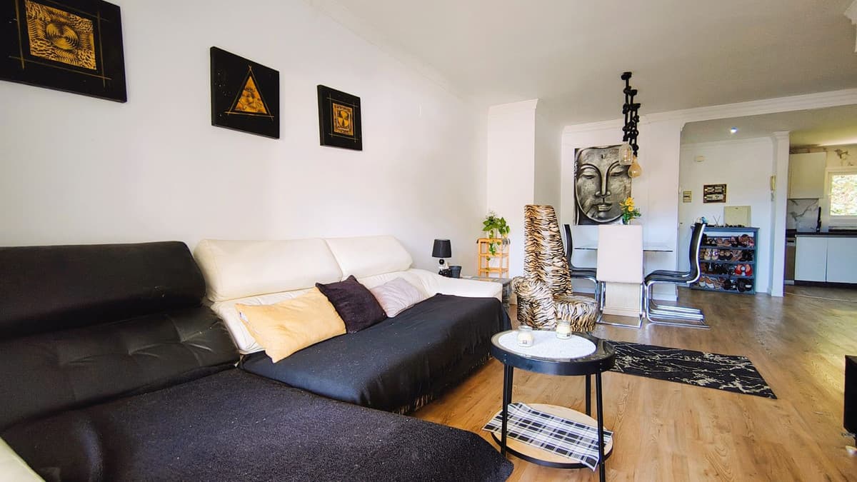 Middle Floor Apartment in La Quinta — photo 4 of 10