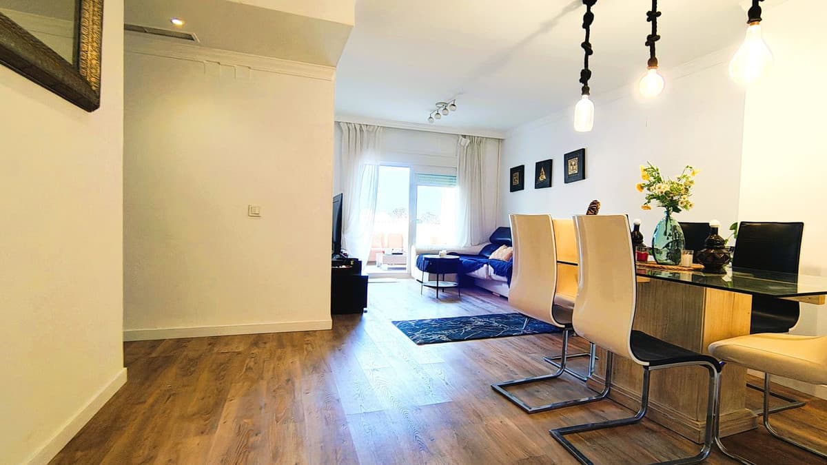 Middle Floor Apartment in La Quinta — photo 9 of 10