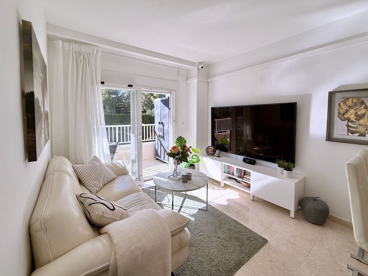 Middle Floor Apartment in The Golden Mile — photo 7 of 10