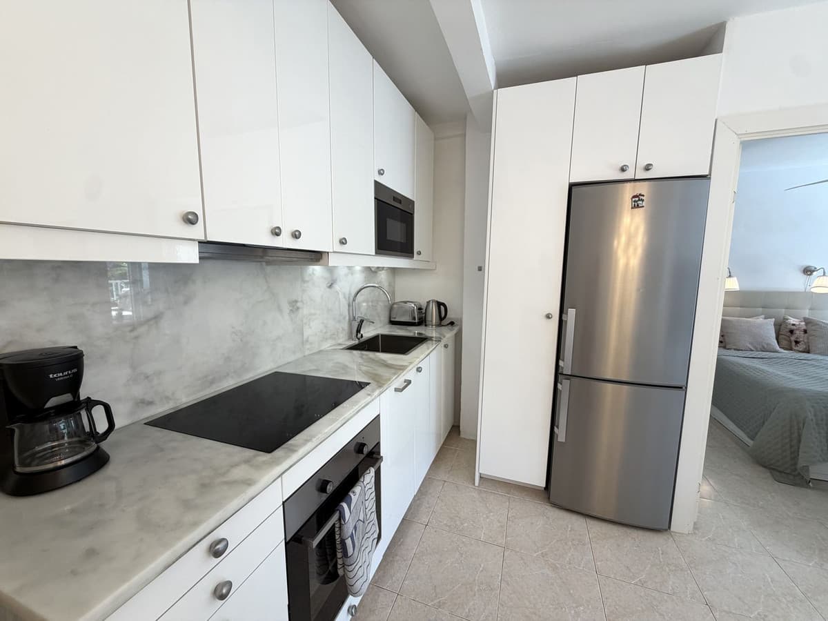 Middle Floor Apartment in The Golden Mile — photo 10 of 10
