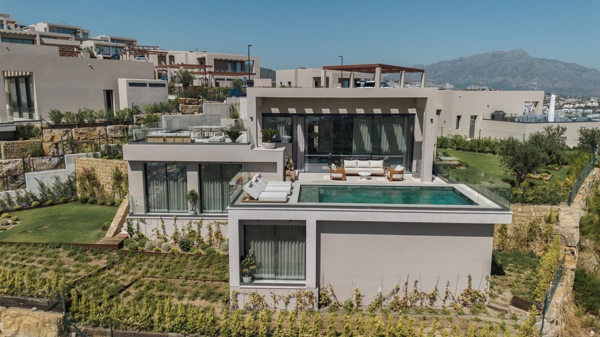 Detached Villa in Benahavís — photo 2 of 10