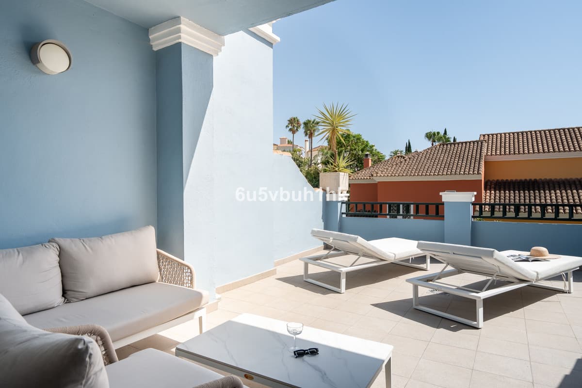 Townhouse in Nueva Andalucía — photo 5 of 10